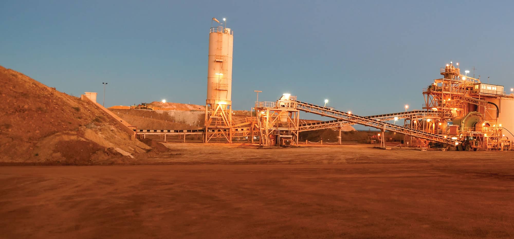 mining Mining plant operating at dusk | image for the Mining Industries page.